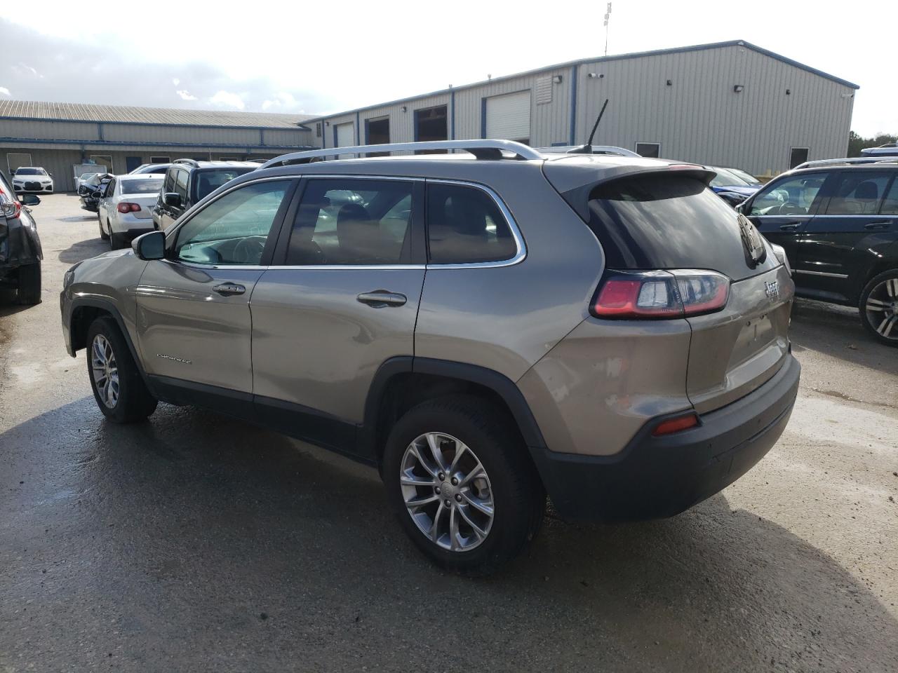 Image 2 of 2019 JEEP CHEROKEE LATITUDE PLUS 2019 with VIN 1C4PJLLB2KD308020