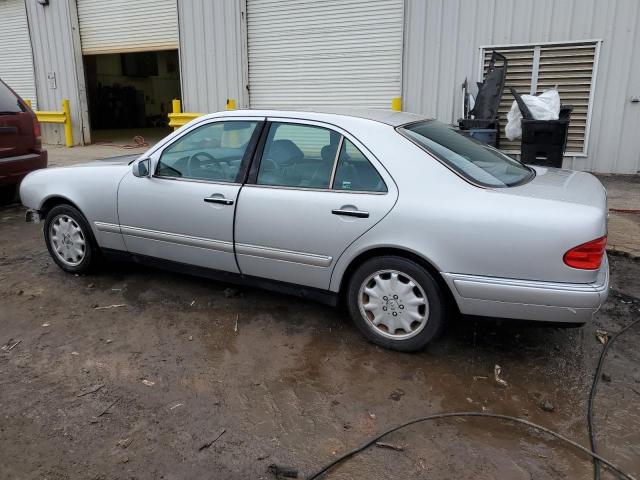 Obraz 2 z 1998 MERCEDES-BENZ E 320 1998 z VIN WDBJF65F9WA614386