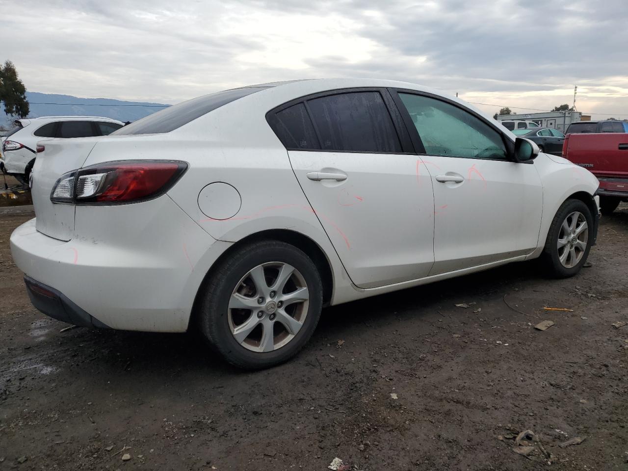 Obraz 3 z 2010 MAZDA 3 I 2010 z VIN JM1BL1SG3A1128423