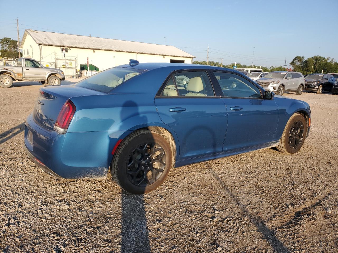 Obraz 3 z 2022 CHRYSLER 300 TOURING L 2022 z VIN 2C3CCASG0NH253380