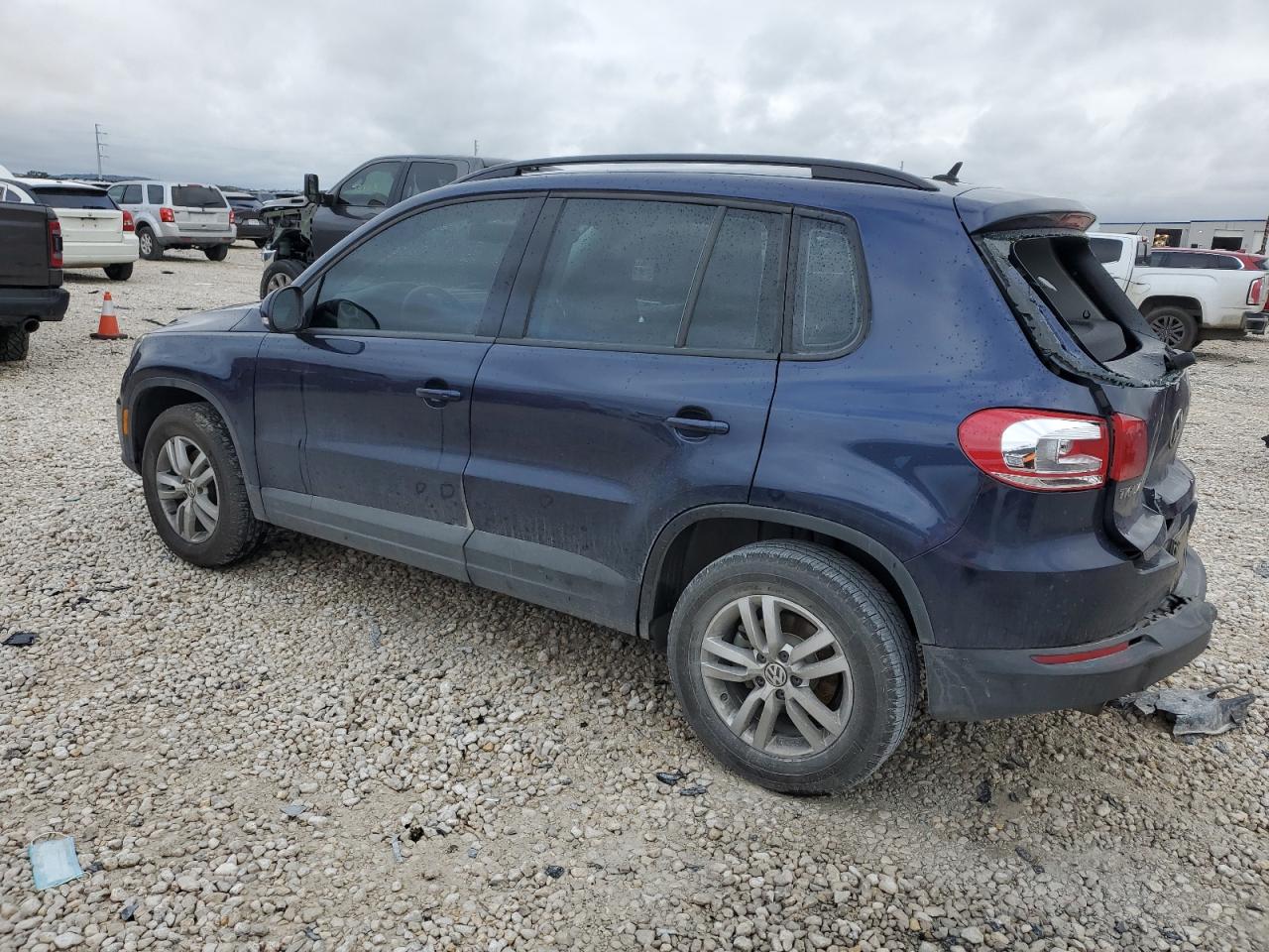 Obraz 2 z 2016 VOLKSWAGEN TIGUAN S 2016 z VIN WVGAV7AX8GW602965