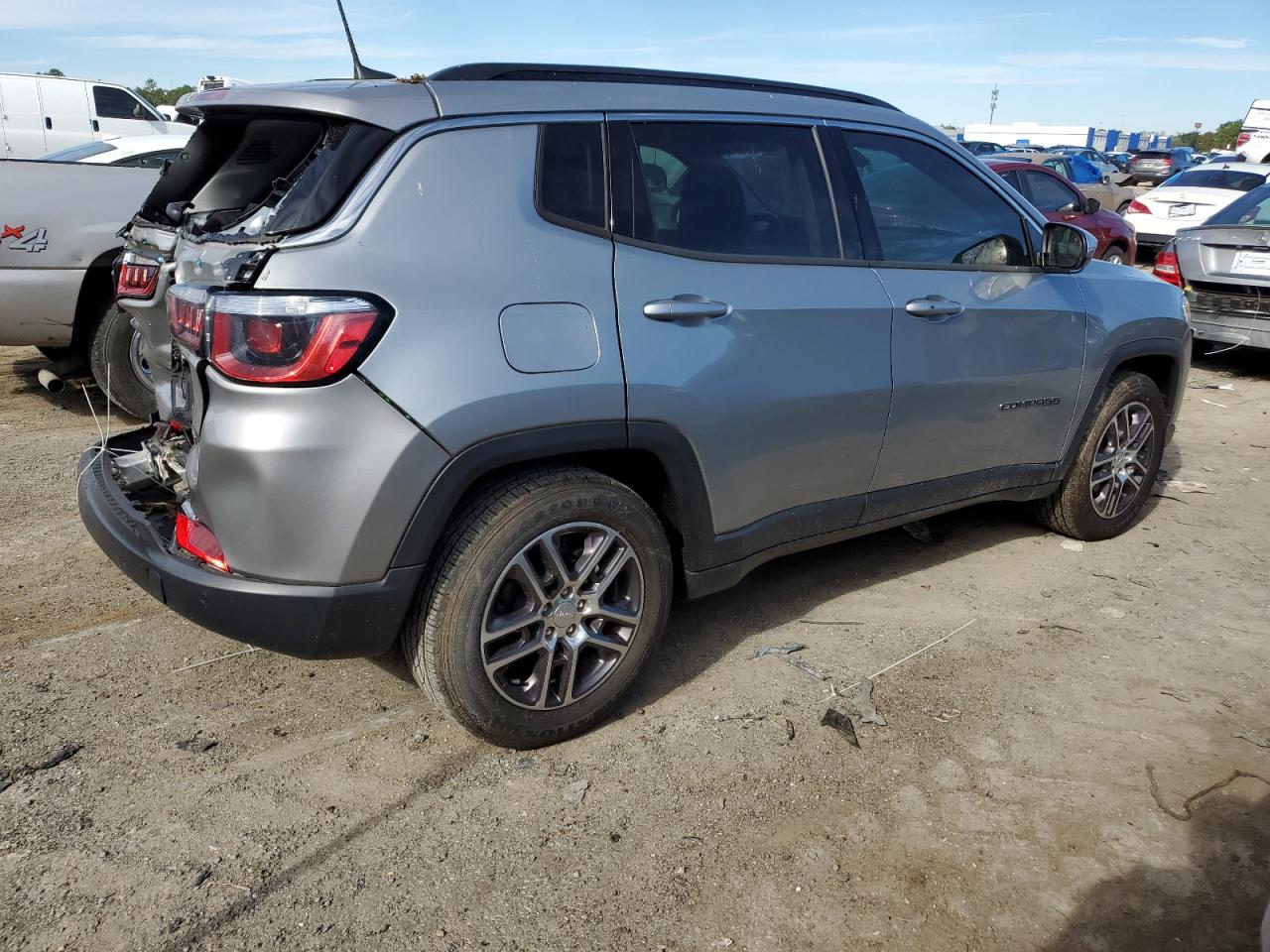 Изображение 3 2020 JEEP COMPASS LATITUDE 2020 с VIN 3C4NJCBB0LT154699