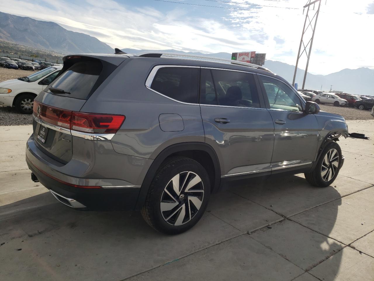 Image 3 of 2024 VOLKSWAGEN ATLAS SEL 2024 with VIN 1V2BR2CA0RC511040