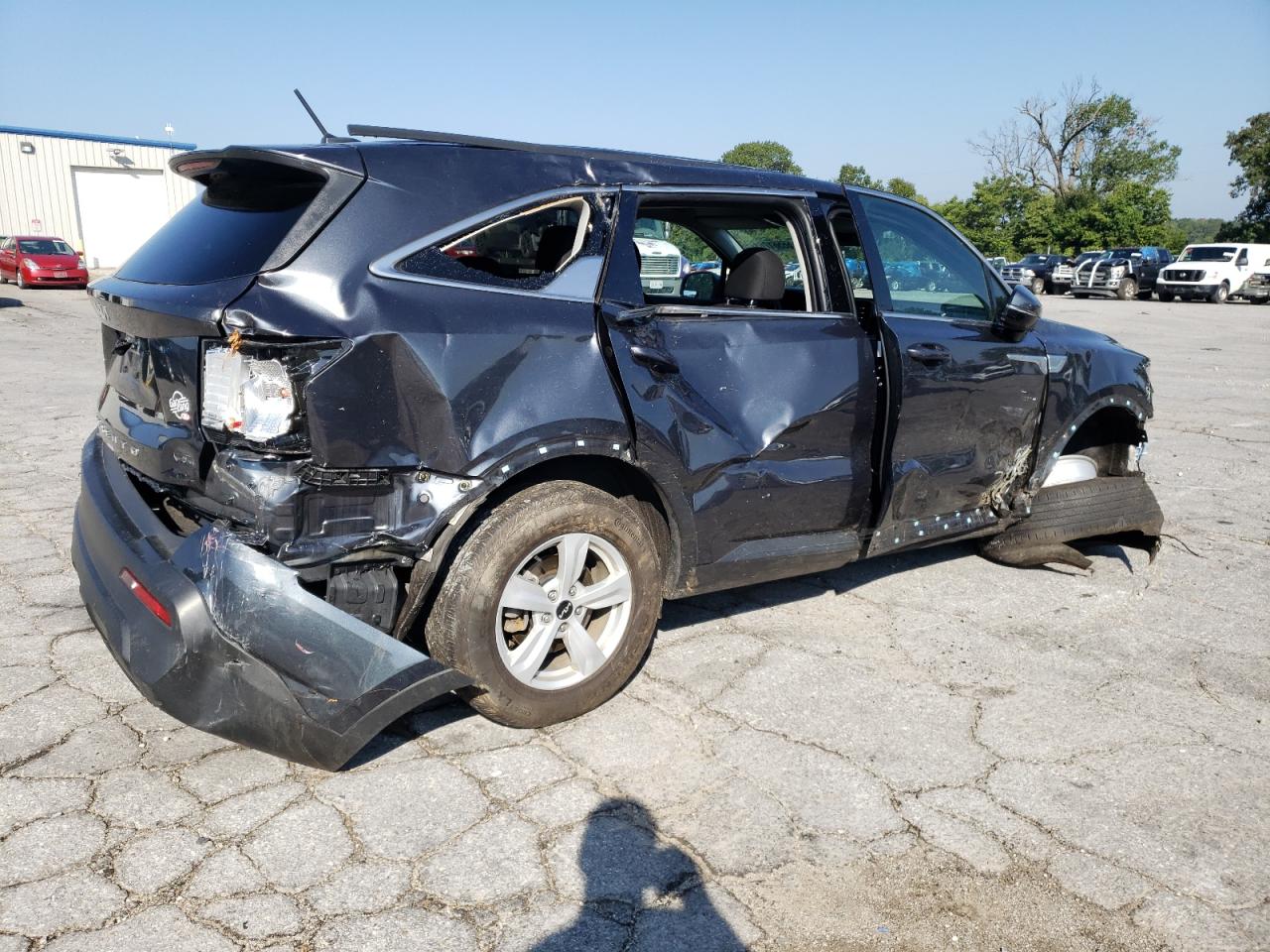 Image 3 of Kia Sorento Lx 2022 with VIN 5XYRGDLC5NG084673