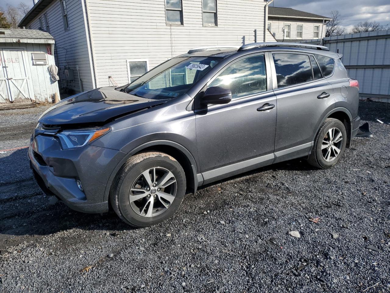 Изображение 1 2017 TOYOTA RAV4 XLE 2017 с VIN JTMRFREV5HD199081