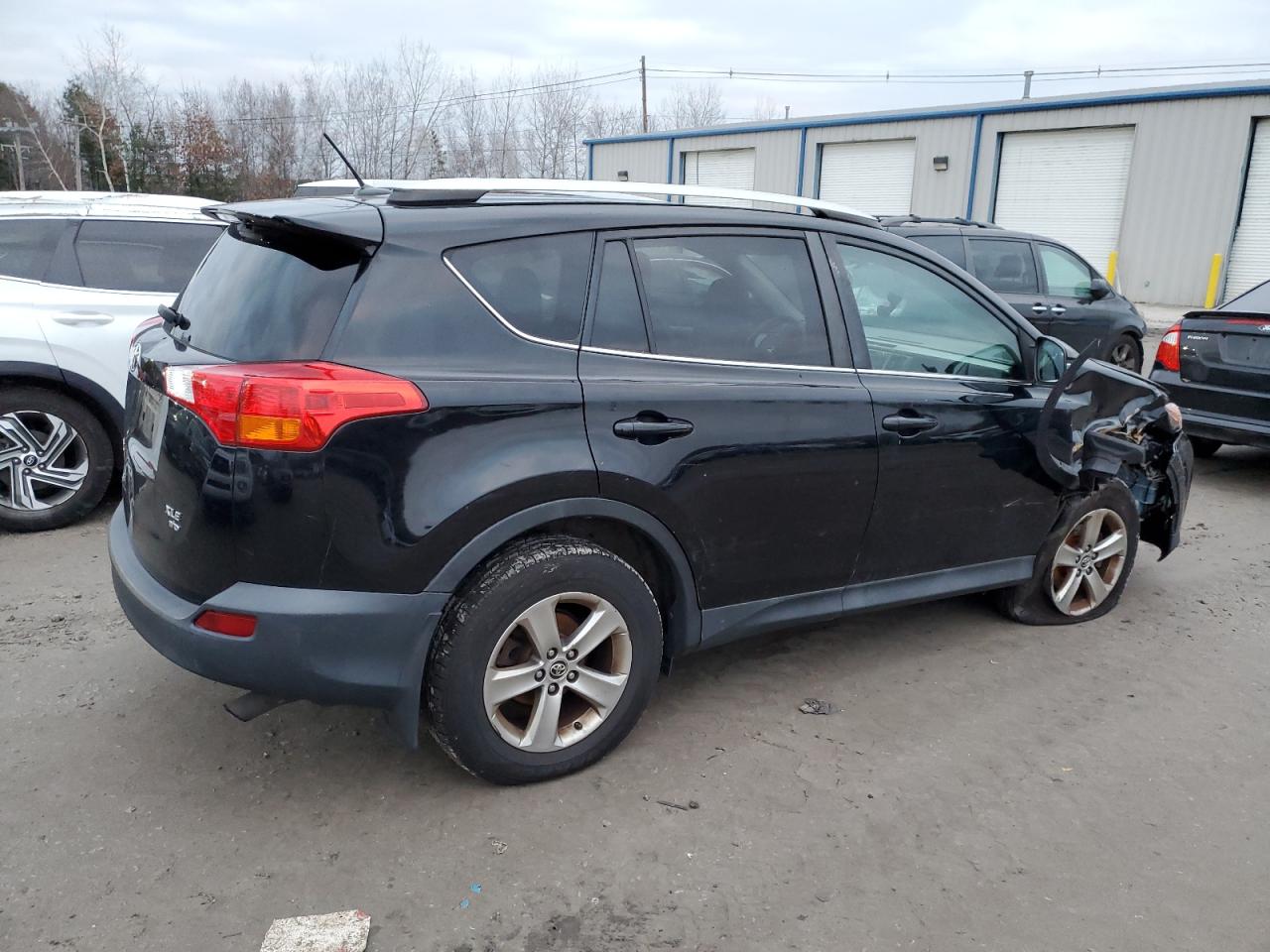 Image 3 of 2015 TOYOTA RAV4 XLE 2015 with VIN 2T3RFREV7FW251228