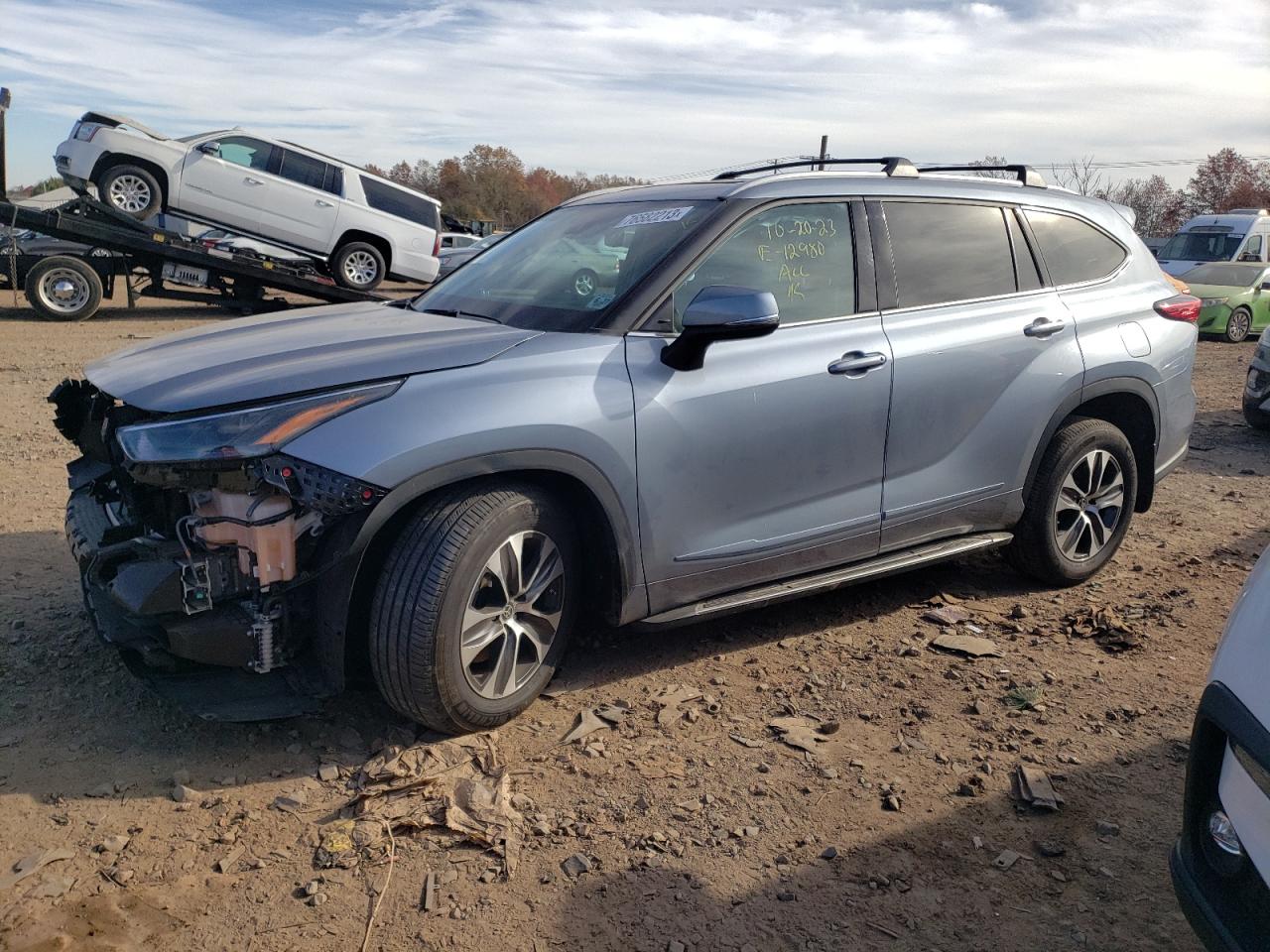Изображение 2022 TOYOTA HIGHLANDER XLE 2022