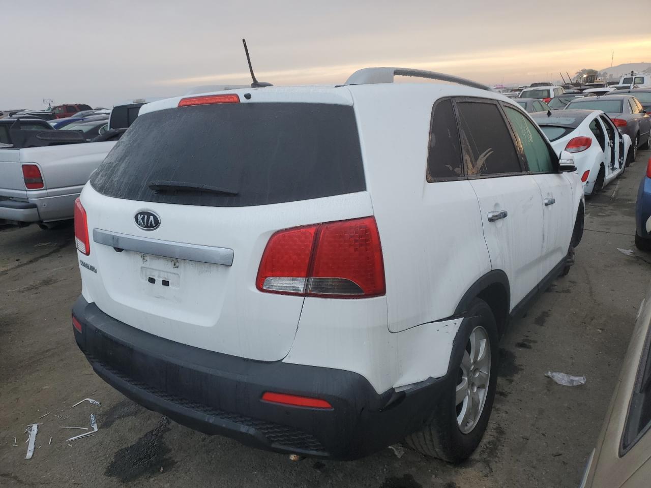 Изображение 3 2013 KIA SORENTO LX 2013 с VIN 5XYKT4A62DG400572