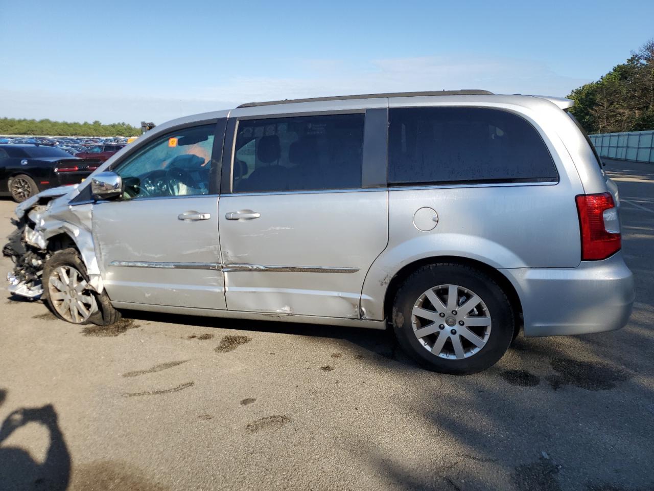 Изображение 2 2011 CHRYSLER TOWN & COUNTRY TOURING L 2011 с VIN 2A4RR8DG1BR745071