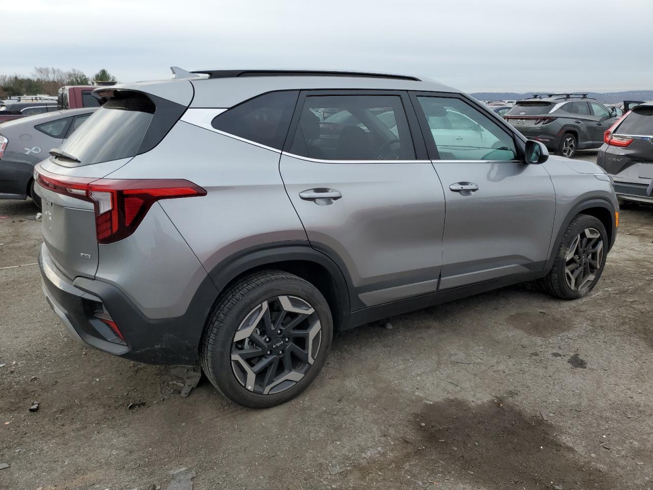 Изображение 3 2024 KIA SELTOS SX 2024 с VIN KNDETCA70R7506412