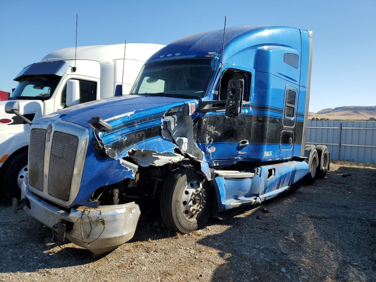 Image 2 of 2022 KENWORTH CONSTRUCTION T680 2022 with VIN 1XKYD49X5NJ492092