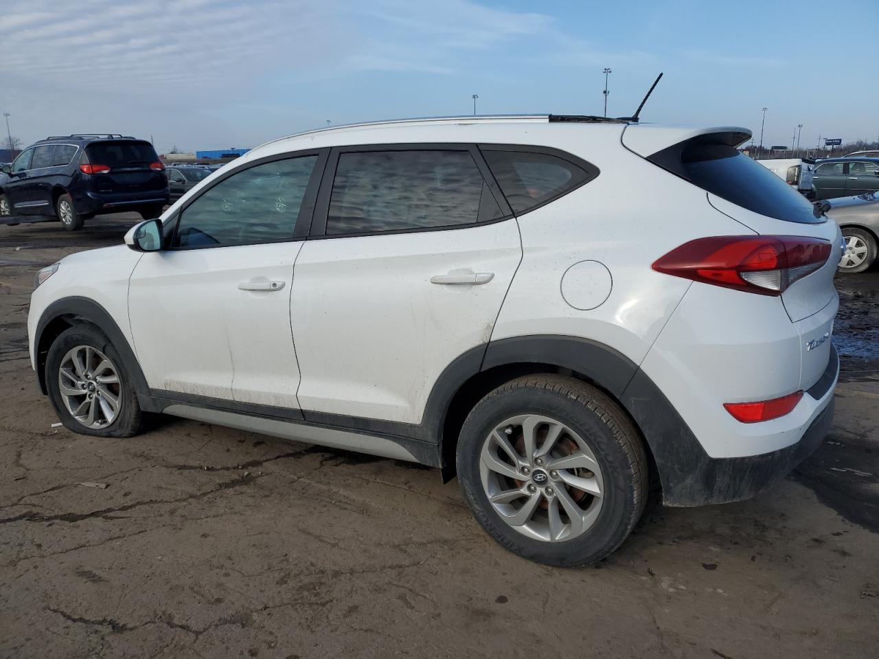 Obraz 2 z 2017 HYUNDAI TUCSON LIMITED 2017 z VIN KM8J3CA43HU390736