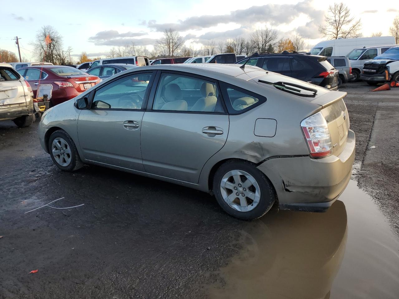 Image 2 of 2007 TOYOTA PRIUS  2007 with VIN JTDKB20U677618457