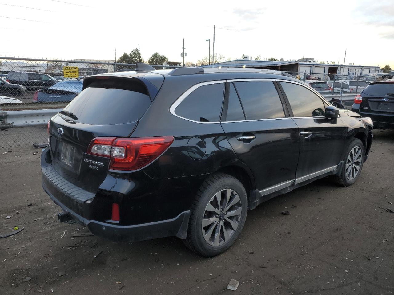 Obraz 3 z 2017 SUBARU OUTBACK TOURING 2017 z VIN 4S4BSETC9H3344146