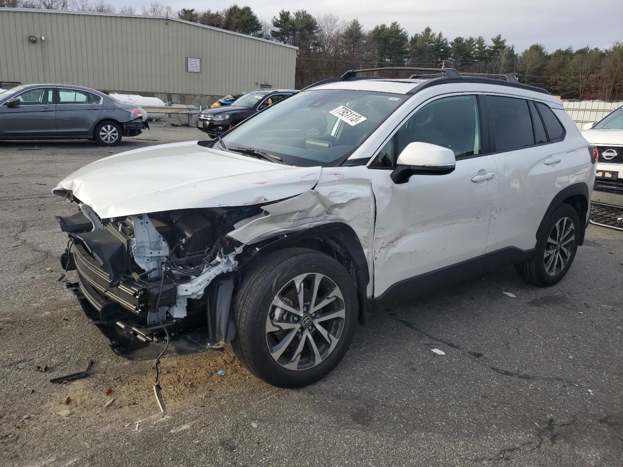 Image 1 of 2022 TOYOTA COROLLA CROSS XLE 2022 with VIN 7MUDAABG5NV039790