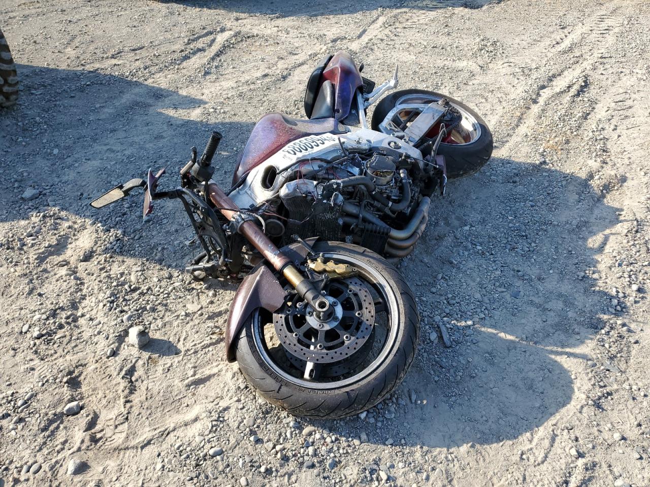 Obraz 2 z 2002 SUZUKI GSX-R1000  2002 z VIN JS1GT74A122106525