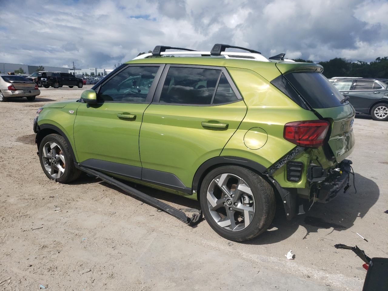 Image 2 of 2022 HYUNDAI VENUE SEL 2022 with VIN KMHRC8A39NU149640