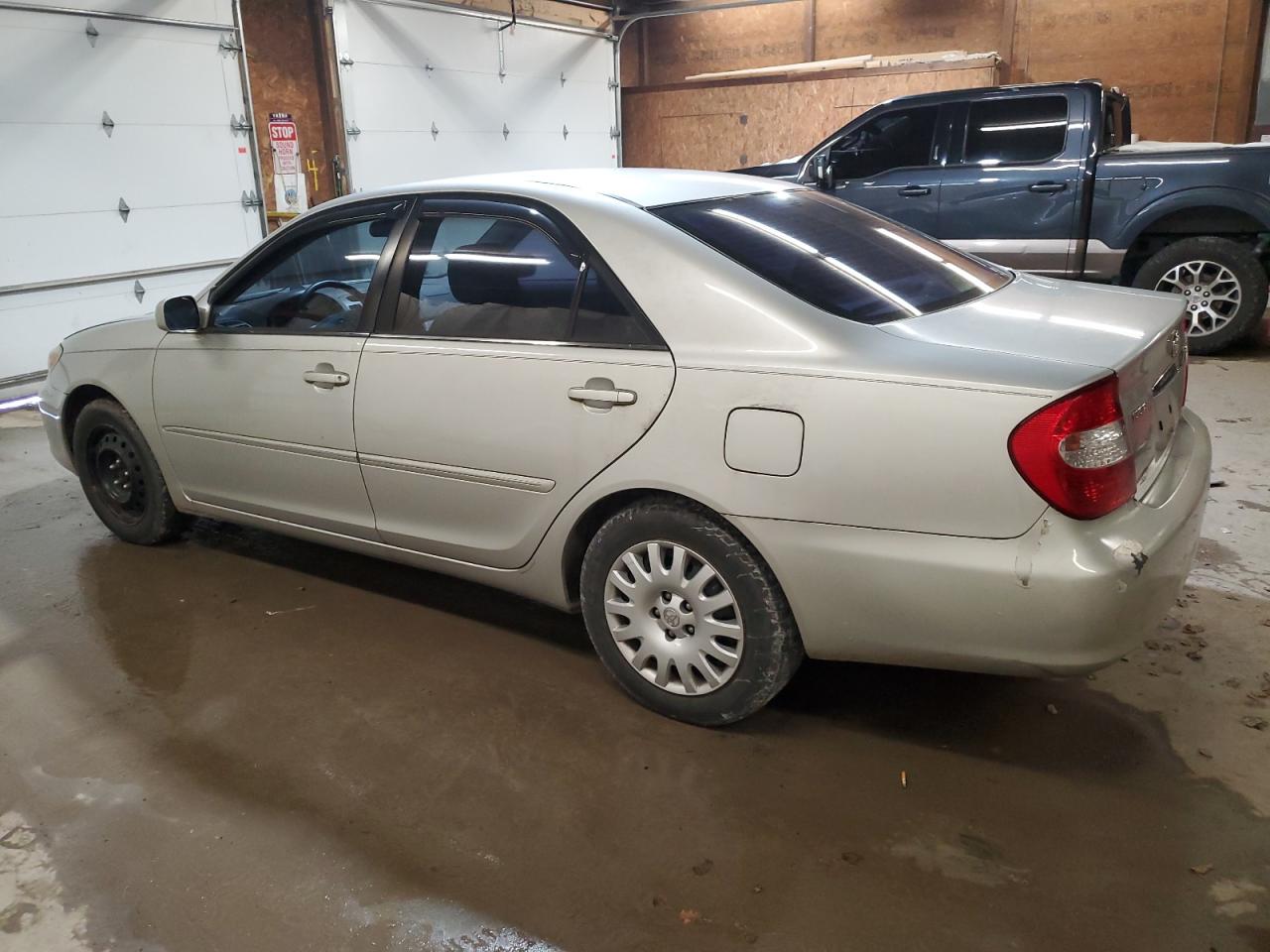 Изображение 2 2002 TOYOTA CAMRY LE 2002 с VIN 4T1BE30K82U100402