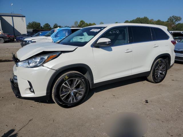Image 1 of 2019 TOYOTA HIGHLANDER LE 2019 with VIN 5TDZZRFH7KS352359