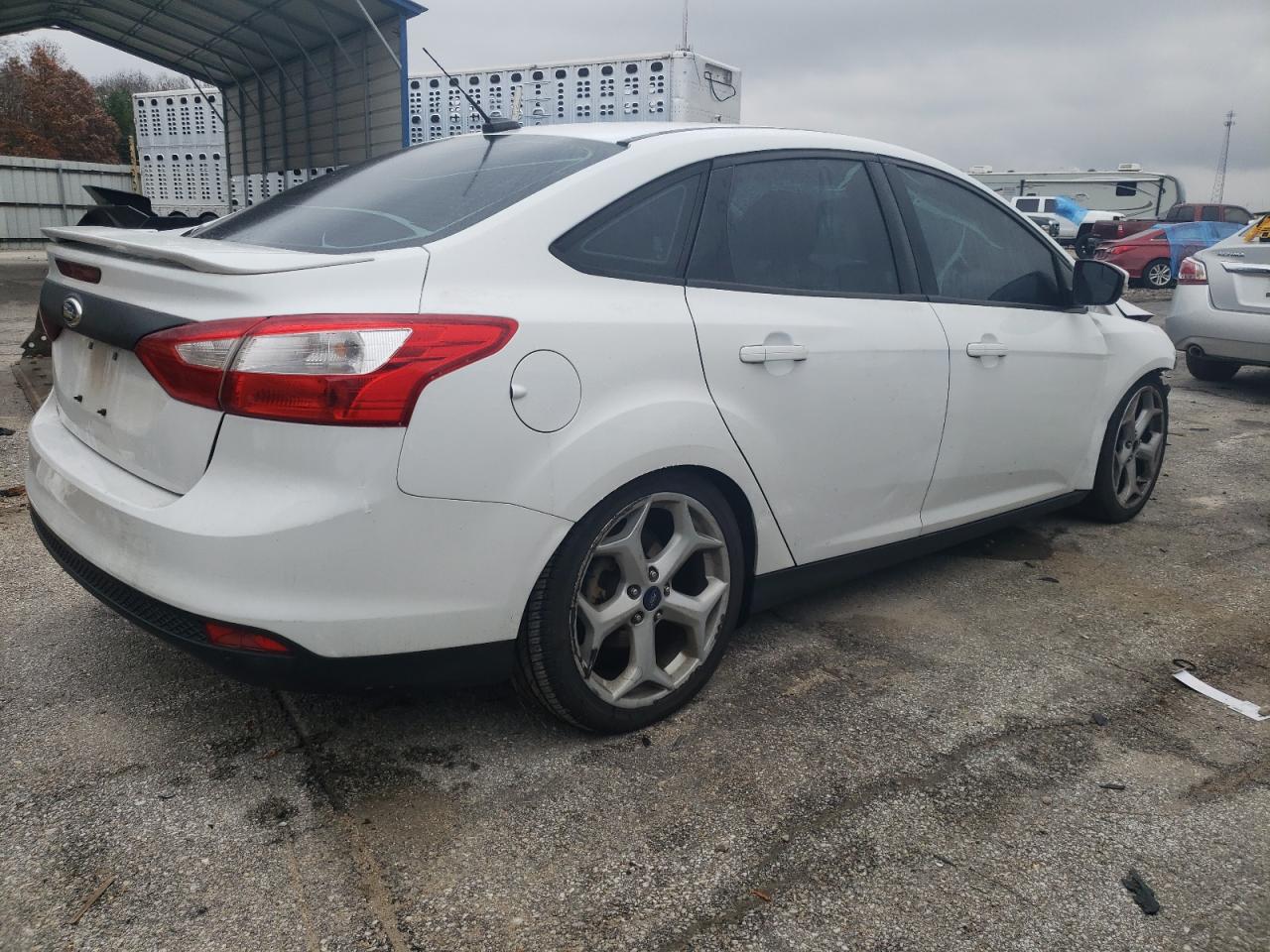 Image 3 of 2014 FORD FOCUS SE 2014 with VIN 1FADP3F2XEL351419