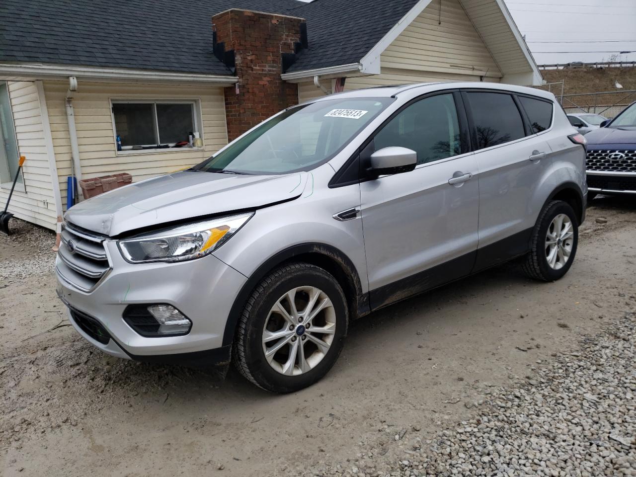 Image 1 of 2017 FORD ESCAPE SE 2017 with VIN 1FMCU0GD7HUE21823
