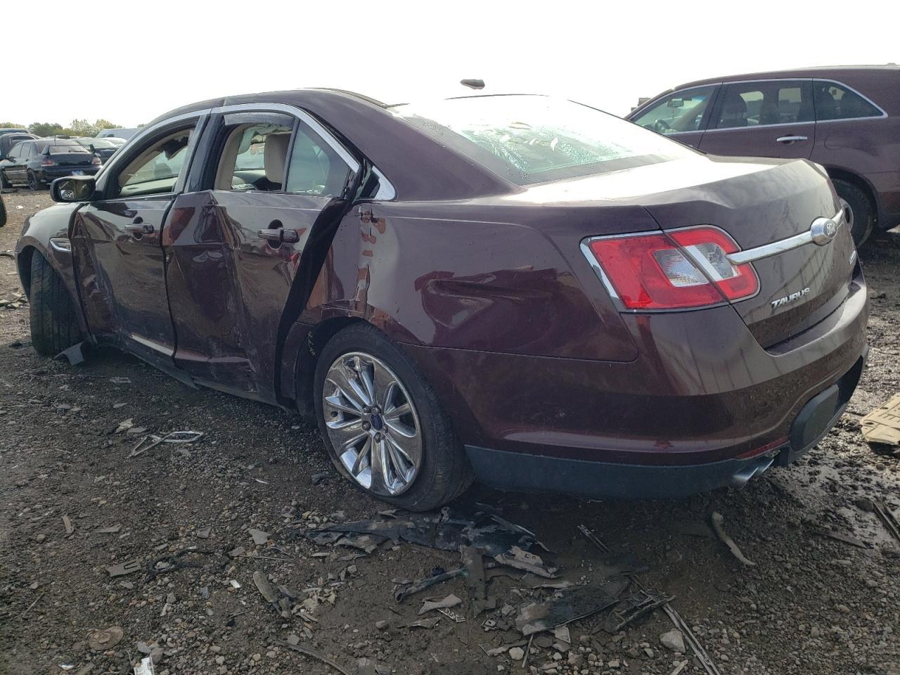 Изображение 2 2011 FORD TAURUS LIMITED 2011 с VIN 1FAHP2FW0BG158649