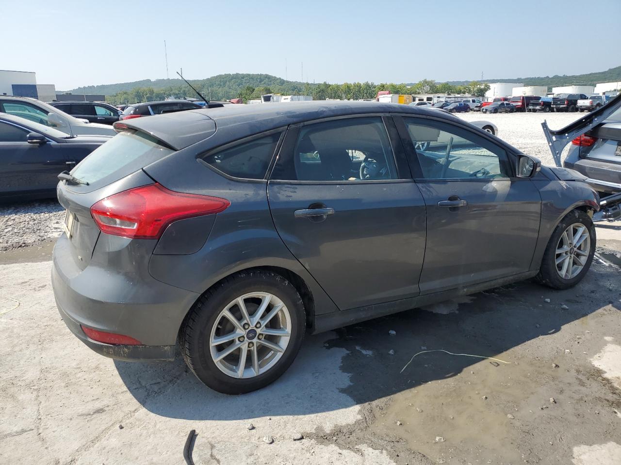 Изображение 3 2017 FORD FOCUS SE 2017 с VIN 1FADP3K2XHL219612
