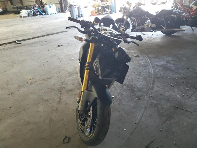 Image 2 of 2022 DUCATI STREETFIGHTER V4 2022 with VIN ZDMFAKNW0NB008437