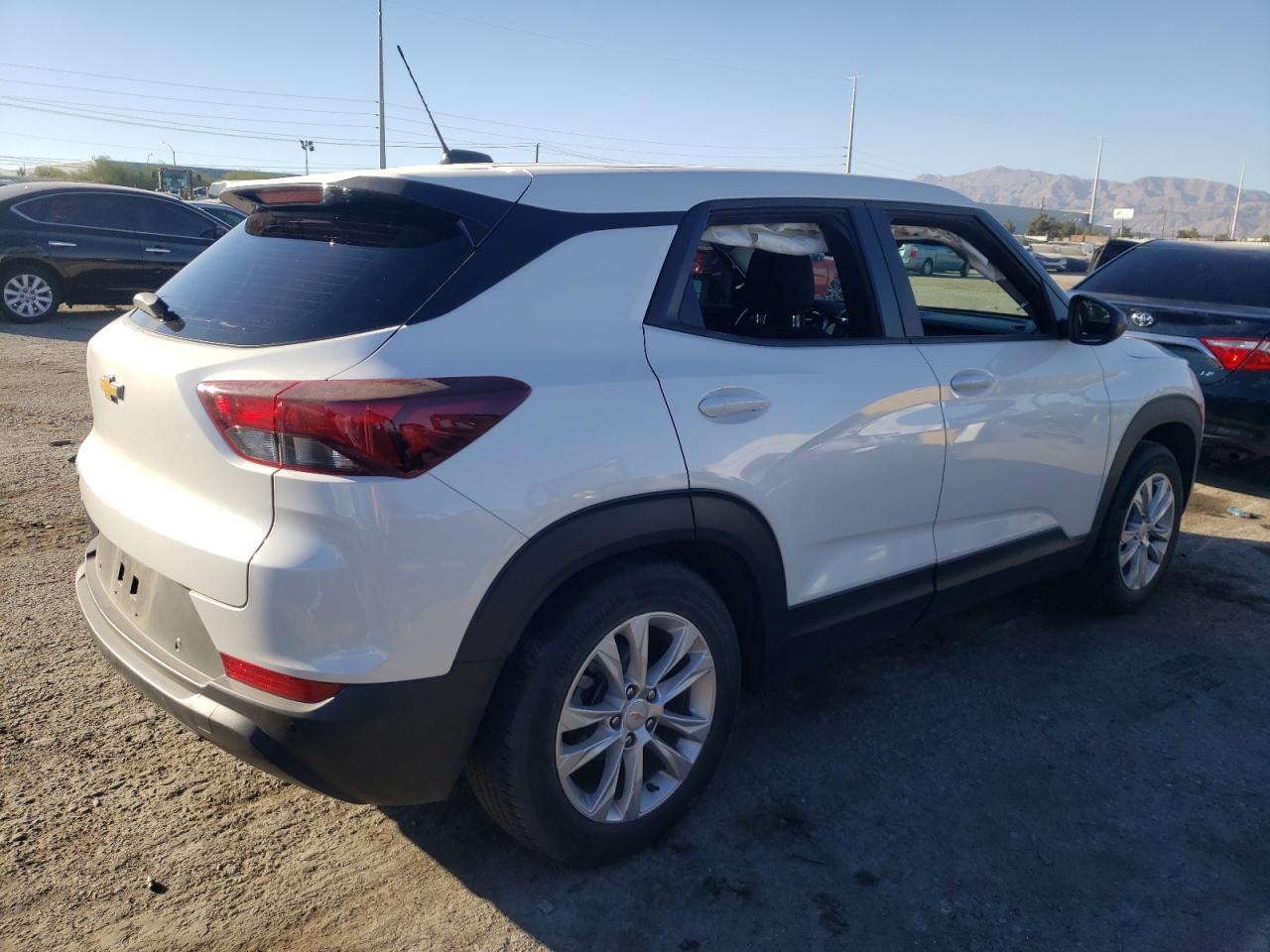 Image 3 of 2021 CHEVROLET TRAILBLAZER LS 2021 with VIN KL79MMS2XMB045729