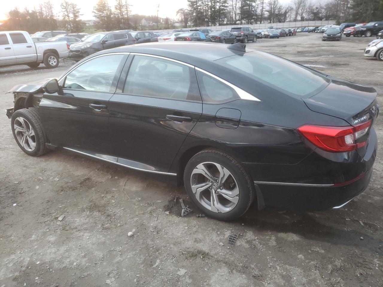 Изображение 2 2018 HONDA ACCORD EXL 2018 с VIN 1HGCV1F69JA135779