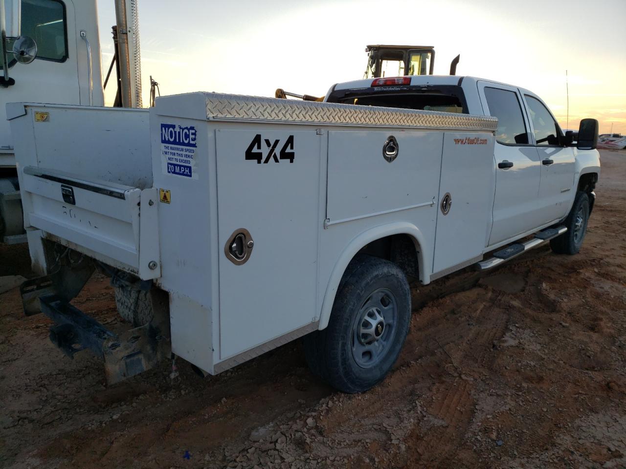 Image 3 of 2015 CHEVROLET SILVERADO K2500 HEAVY DUTY 2015 with VIN 1GC1KUEG4FF103682