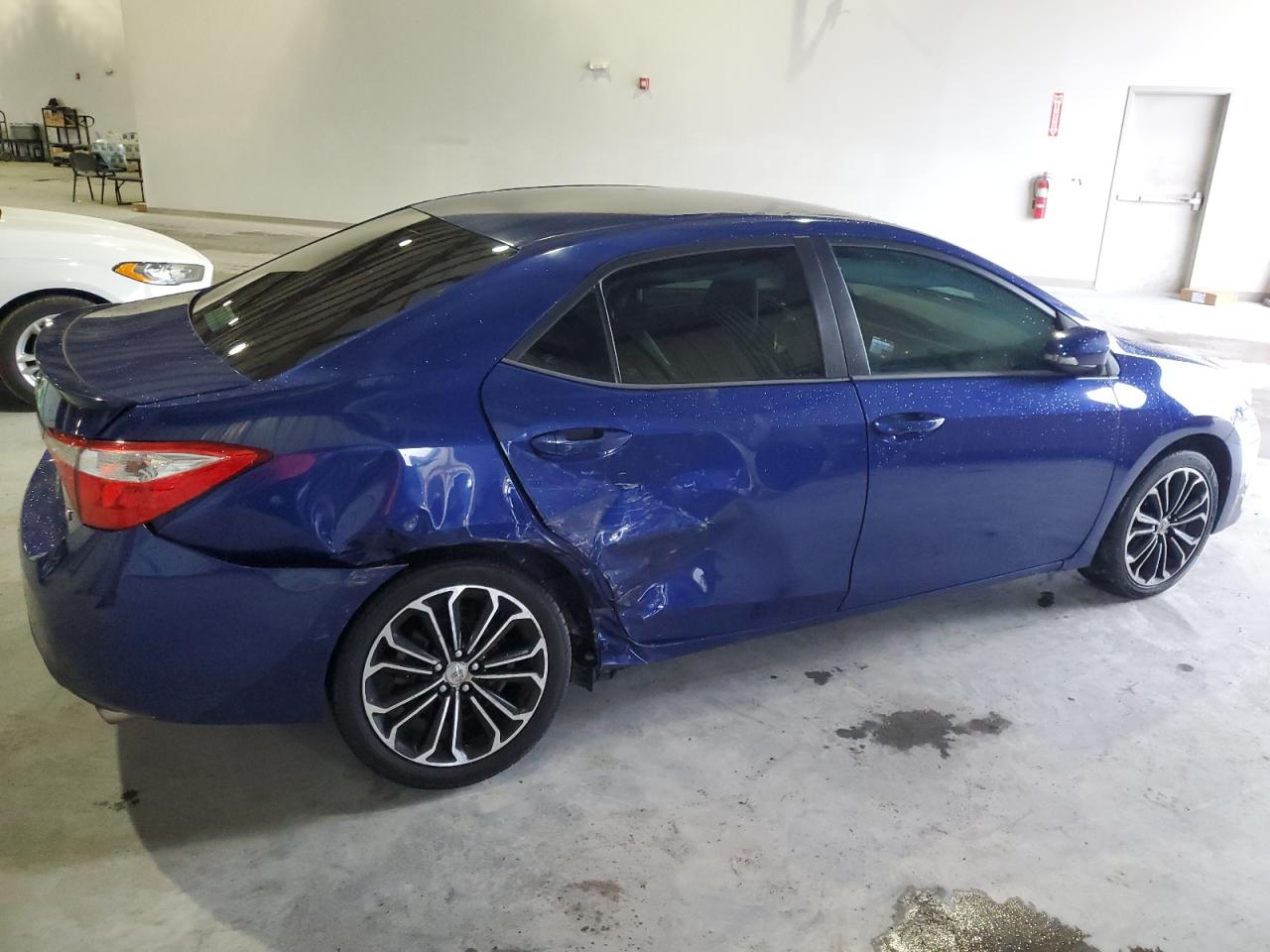 Image 3 of 2015 TOYOTA COROLLA L 2015 with VIN 2T1BURHE4FC457880
