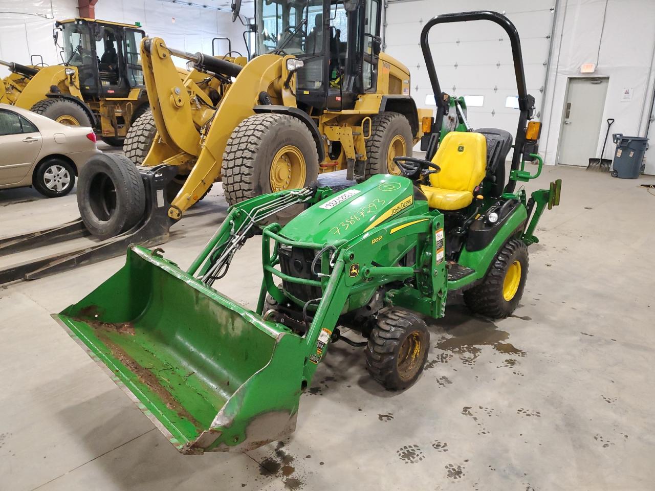 Image 2 of 2021 JOHN 1025R 2021 with VIN 1LV1025RCMM816479