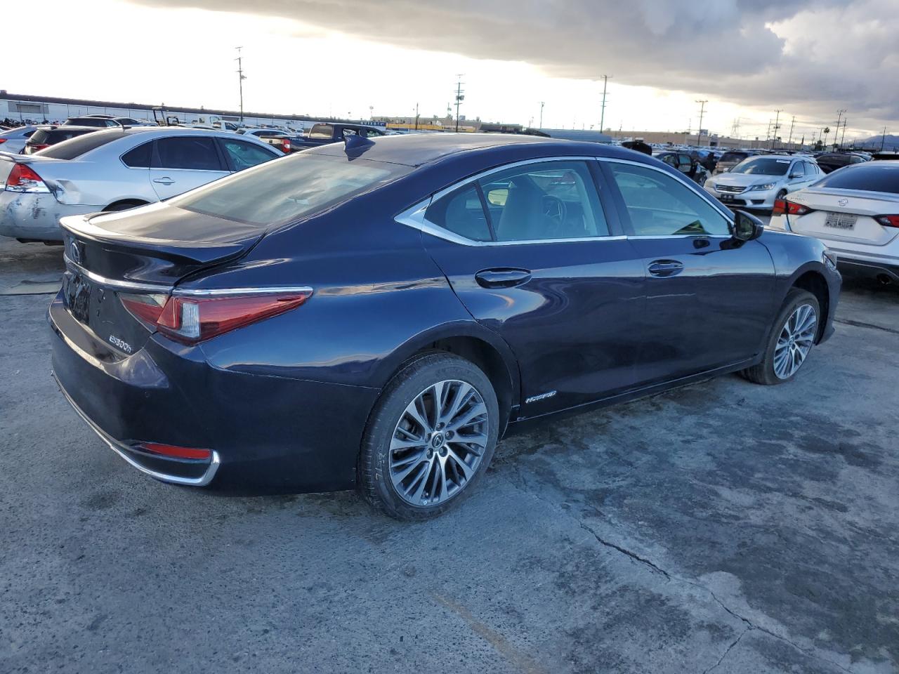 Obraz 3 z 2021 LEXUS ES 300H 2021 z VIN 58ADA1C11MU012895