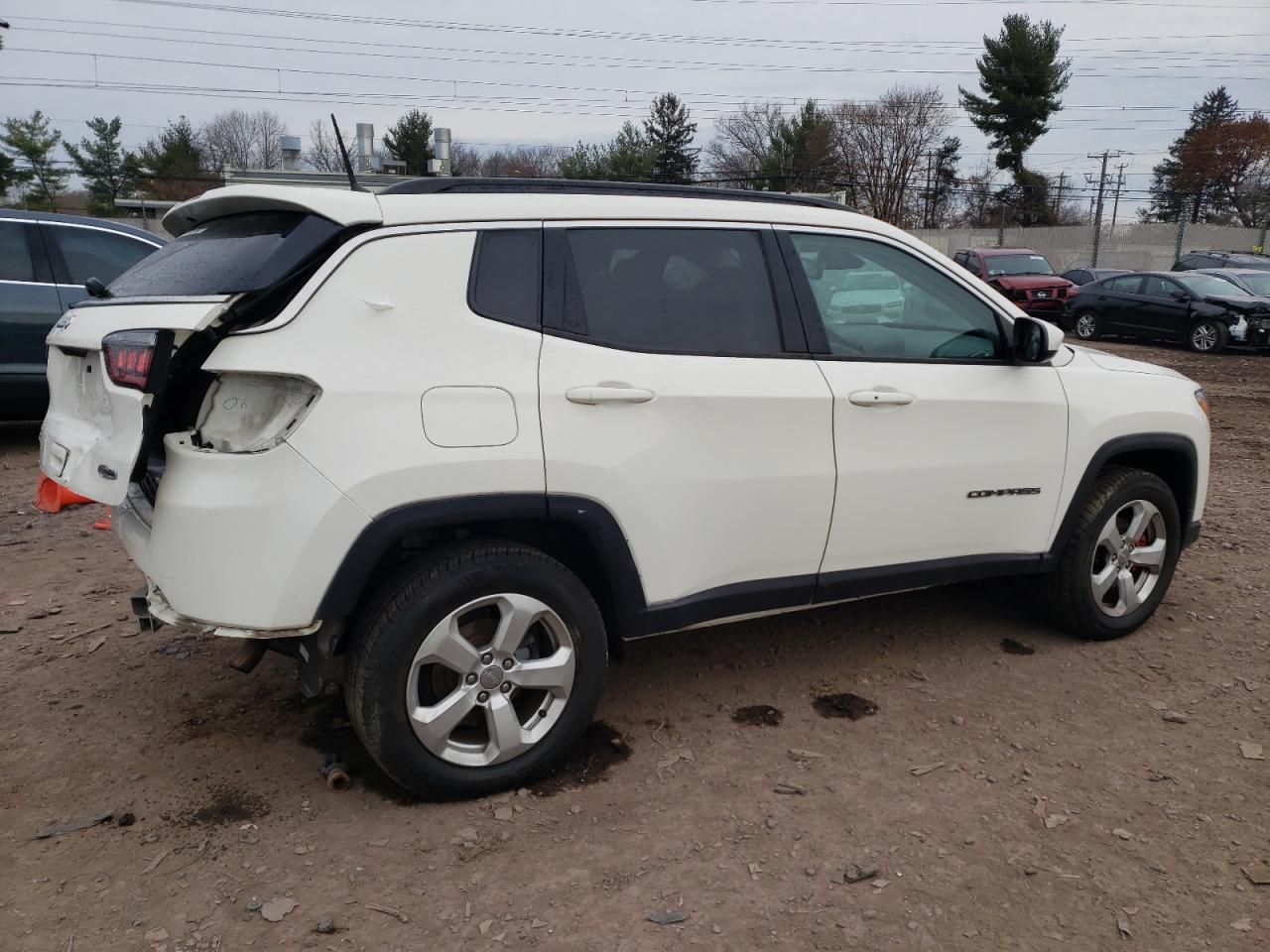 Image 3 of 2017 JEEP COMPASS LATITUDE 2017 with VIN 3C4NJDBB5HT642270