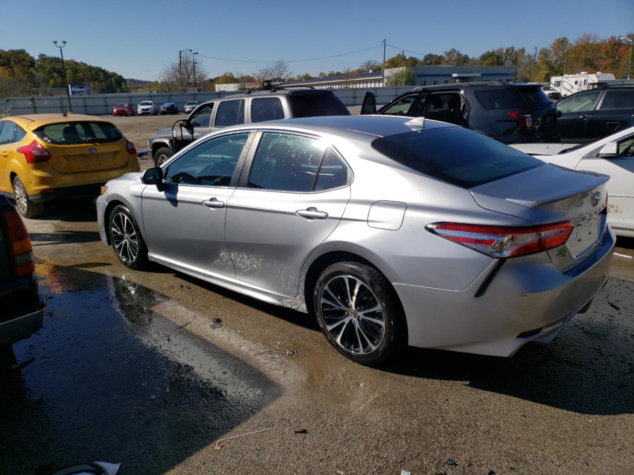 Image 2 of 2020 TOYOTA CAMRY SE 2020 with VIN 4T1G11AK6LU361811