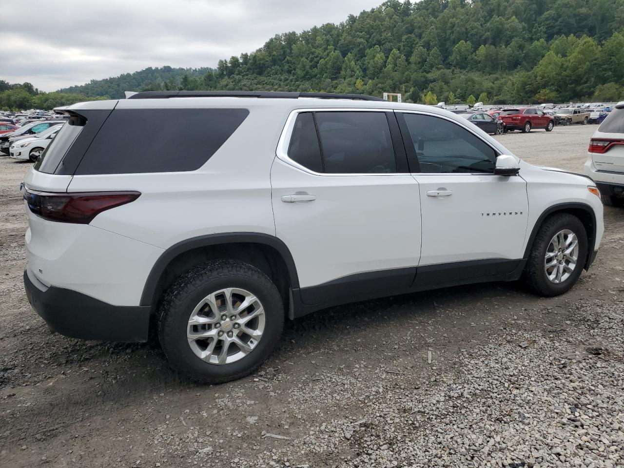 Изображение 3 2021 CHEVROLET TRAVERSE LT 2021 с VIN 1GNEVHKW5MJ174502