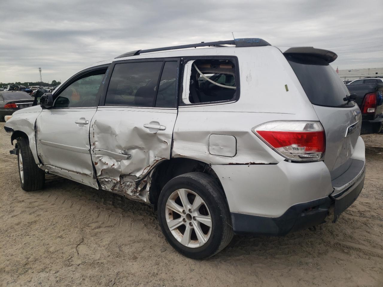 Image 2 of 2012 TOYOTA HIGHLANDER BASE 2012 with VIN 5TDZK3EH8CS076603