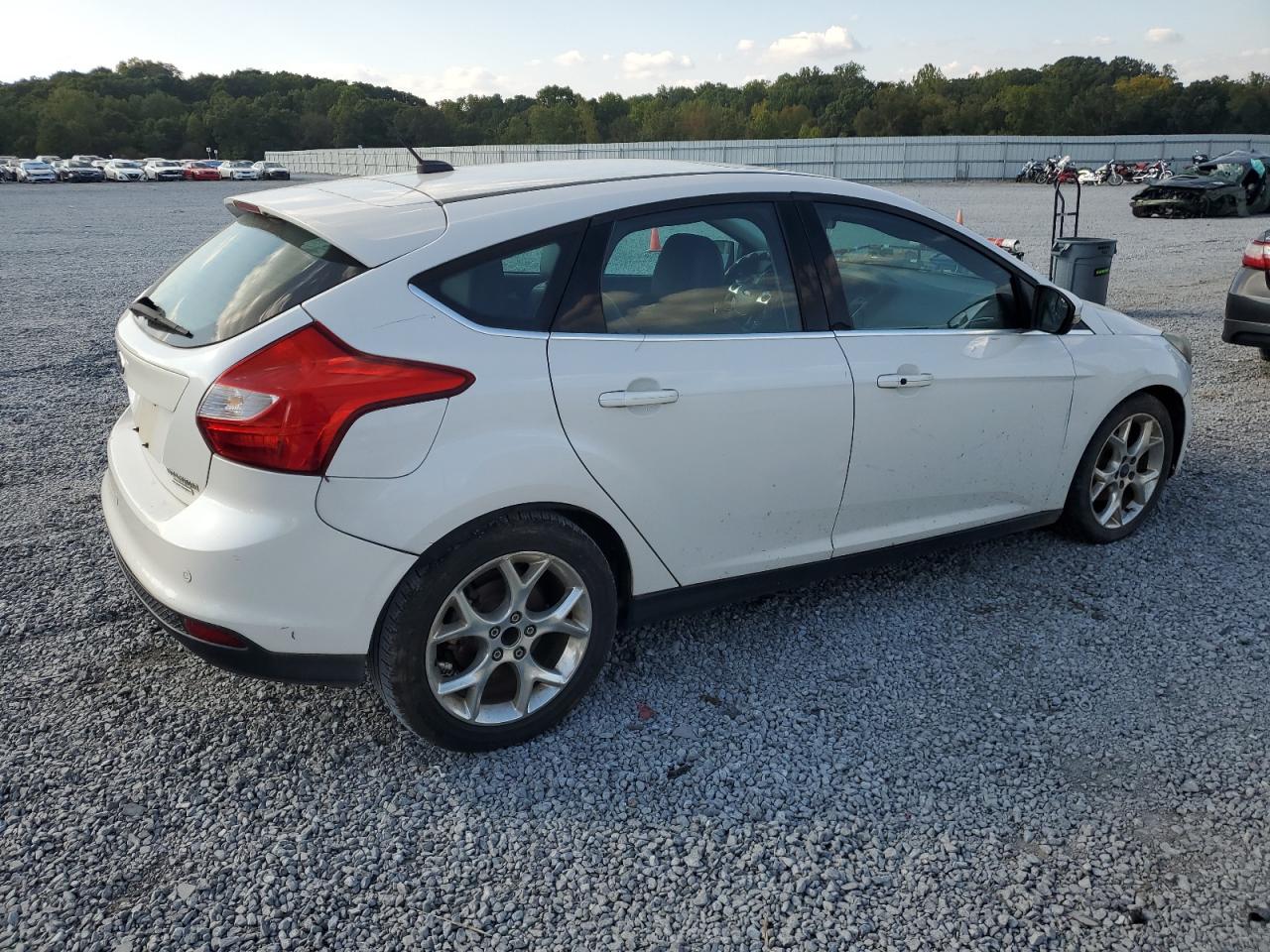 Изображение 3 2014 FORD FOCUS TITANIUM 2014 с VIN 1FADP3N25EL262522