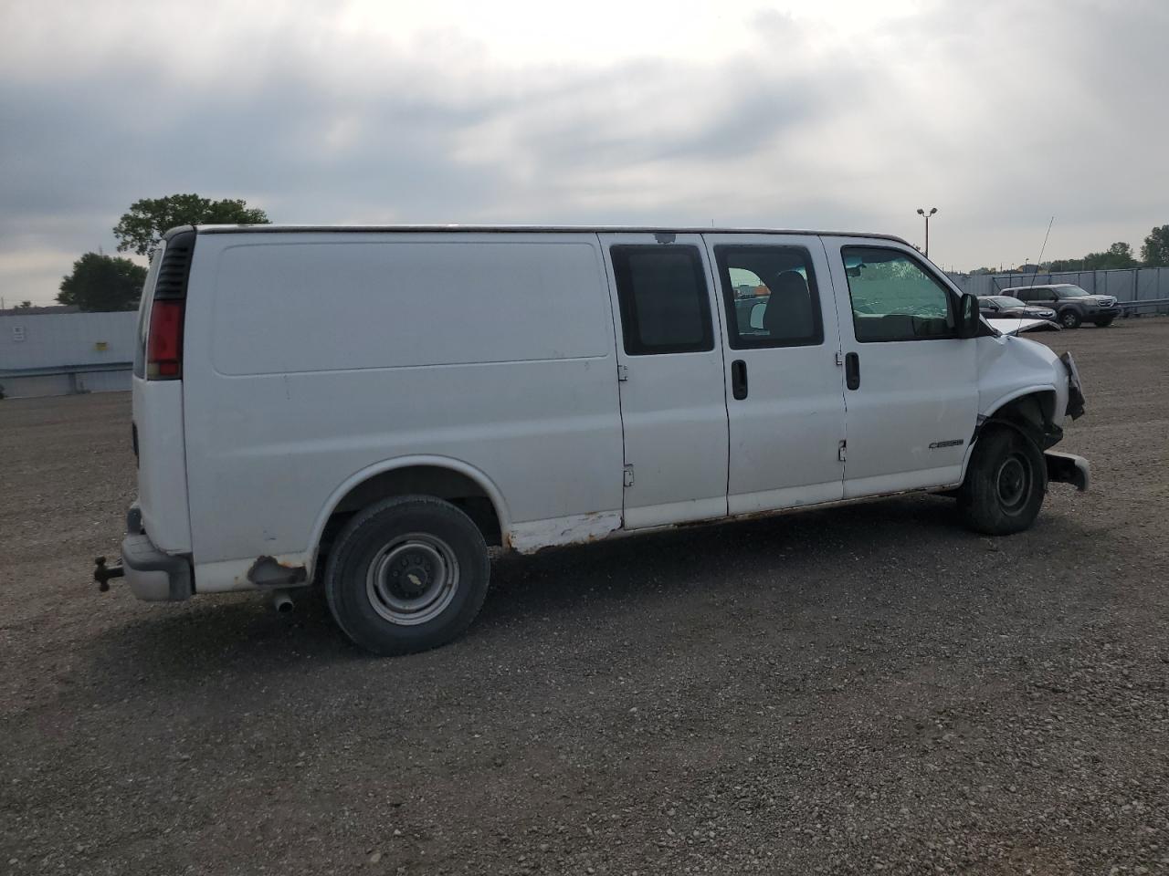 Obraz 3 z 2002 CHEVROLET EXPRESS G2500  2002 z VIN 1GCGG29R821118141