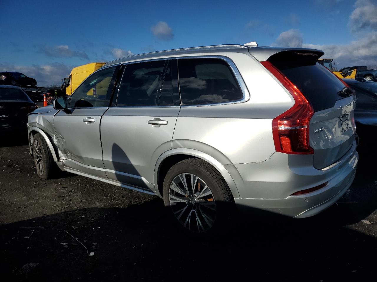 Изображение 2 2022 VOLVO XC90 T6 MOMENTUM 2022 с VIN YV4A221K8N1866327