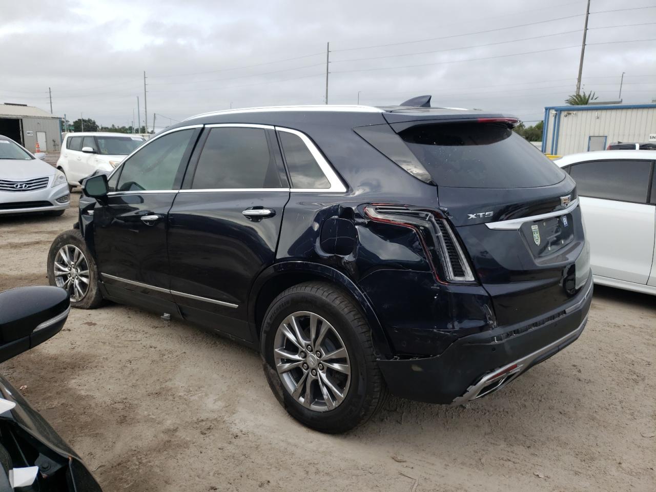 Obraz 2 z 2021 CADILLAC XT5 PREMIUM LUXURY 2021 z VIN 1GYKNCRS4MZ128057