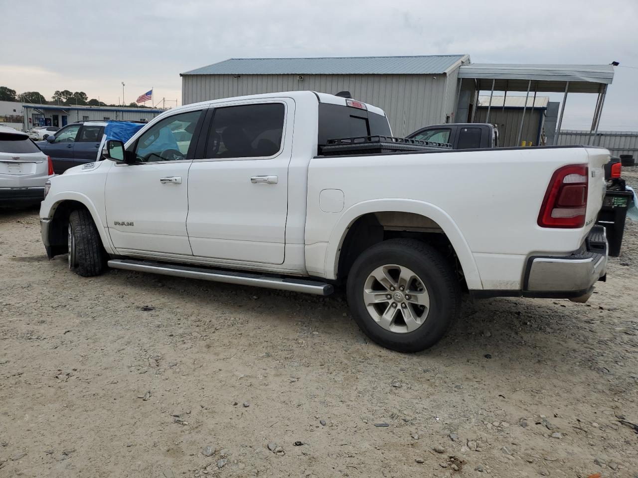 Obraz 2 z 2022 RAM 1500 LARAMIE 2022 z VIN 1C6SRFJT5NN199008