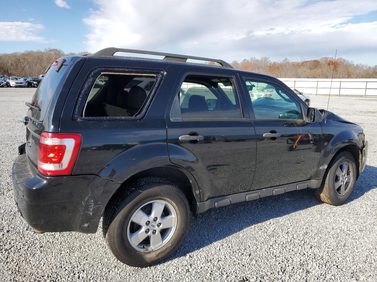 Image 3 of 2010 FORD ESCAPE XLT 2010 with VIN 1FMCU0D74AKD10212