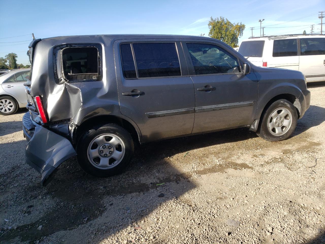 Image 3 of 2011 HONDA PILOT LX 2011 with VIN 5FNYF3H23BB035919