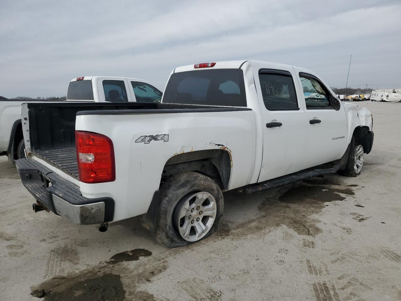 Image 3 of 2011 CHEVROLET SILVERADO K1500 2011 with VIN 3GCPKPEA9BG162646