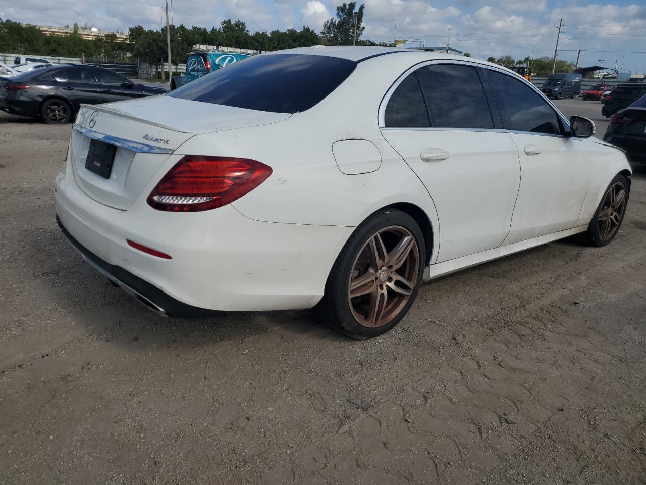 Obraz 3 z 2017 MERCEDES-BENZ E 300 4MATIC 2017 z VIN WDDZF4KB8HA102329