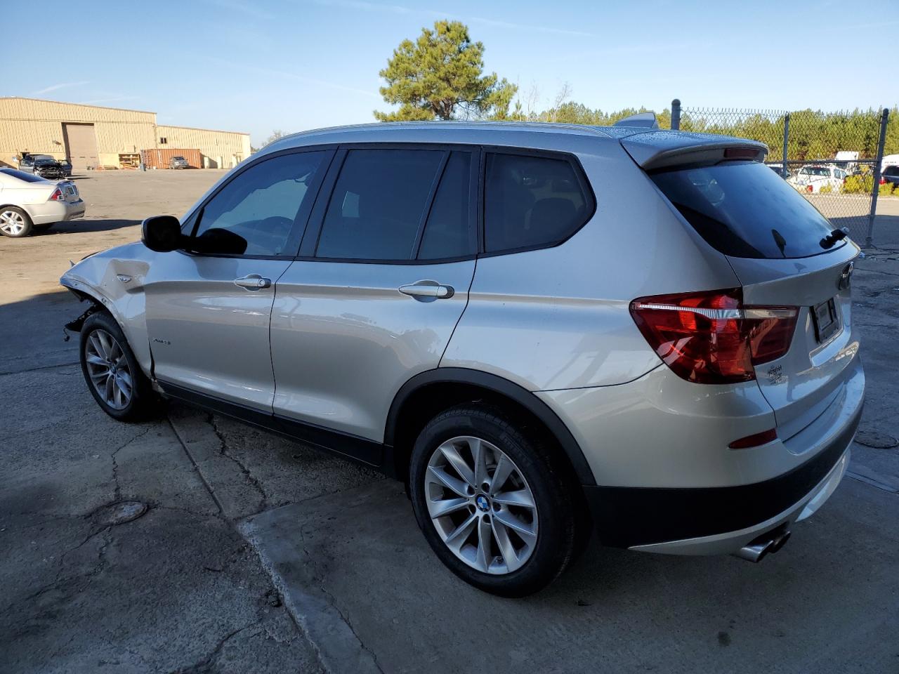 Obraz 2 z 2014 BMW X3 XDRIVE28I 2014 z VIN 5UXWX9C59E0D10612