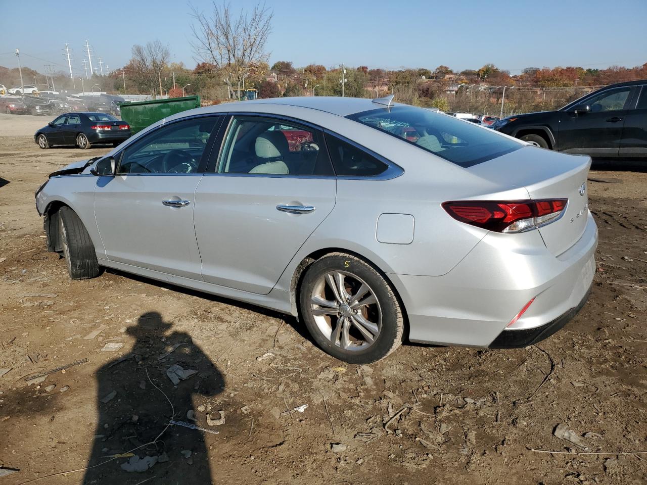Image 2 of 2019 HYUNDAI SONATA LIMITED 2019 with VIN 5NPE34AFXKH774656