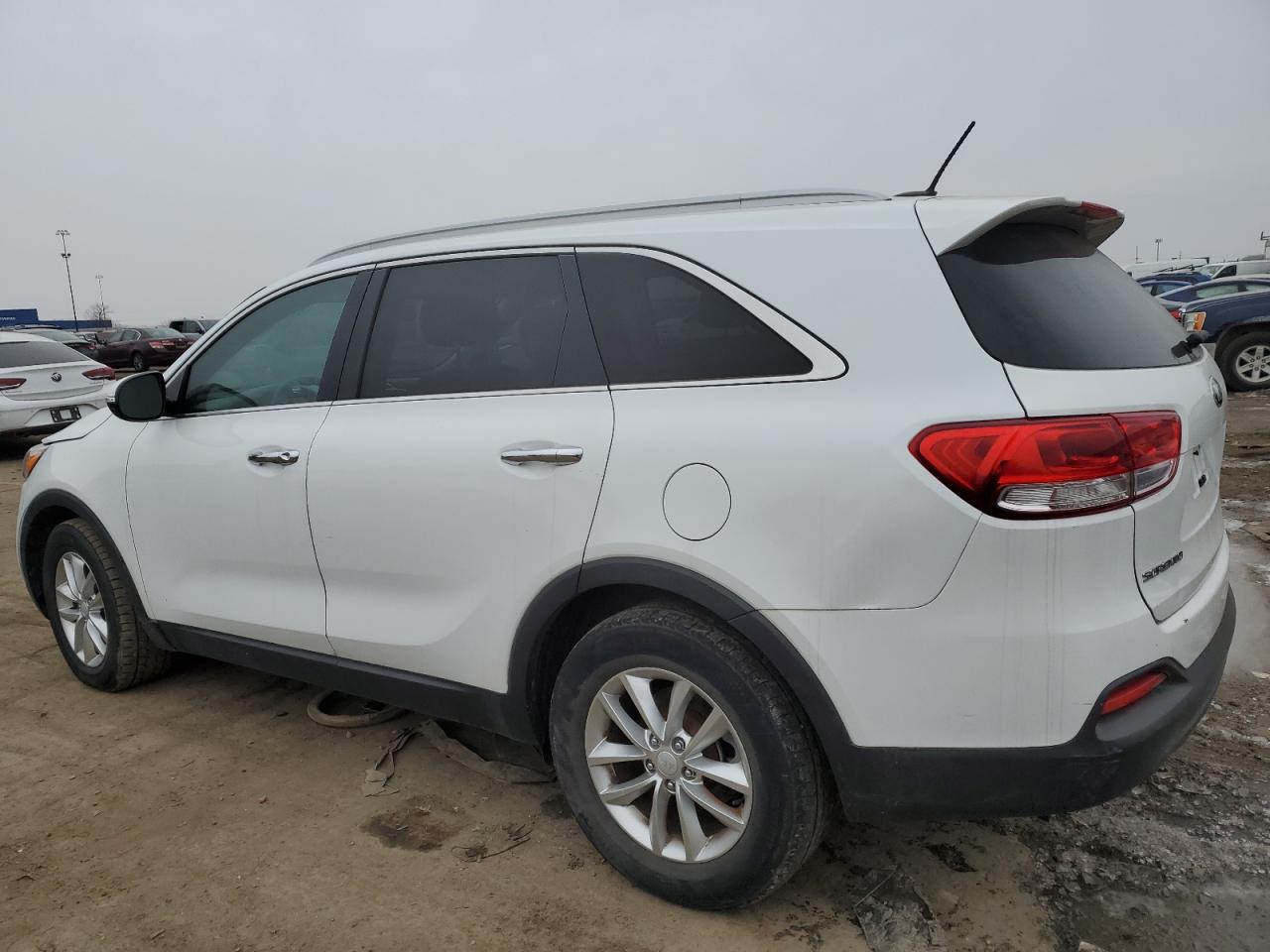 Изображение 2 2016 KIA SORENTO LX 2016 с VIN 5XYPG4A52GG097010